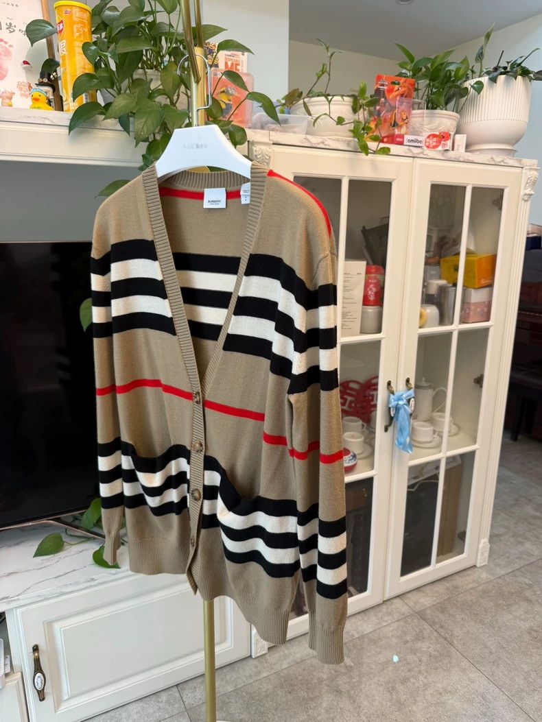 Burberry Burberry Classic Check Cardigan Sweater-yf Size US S / EU 44-46 / 1 - 2 Thumbnail