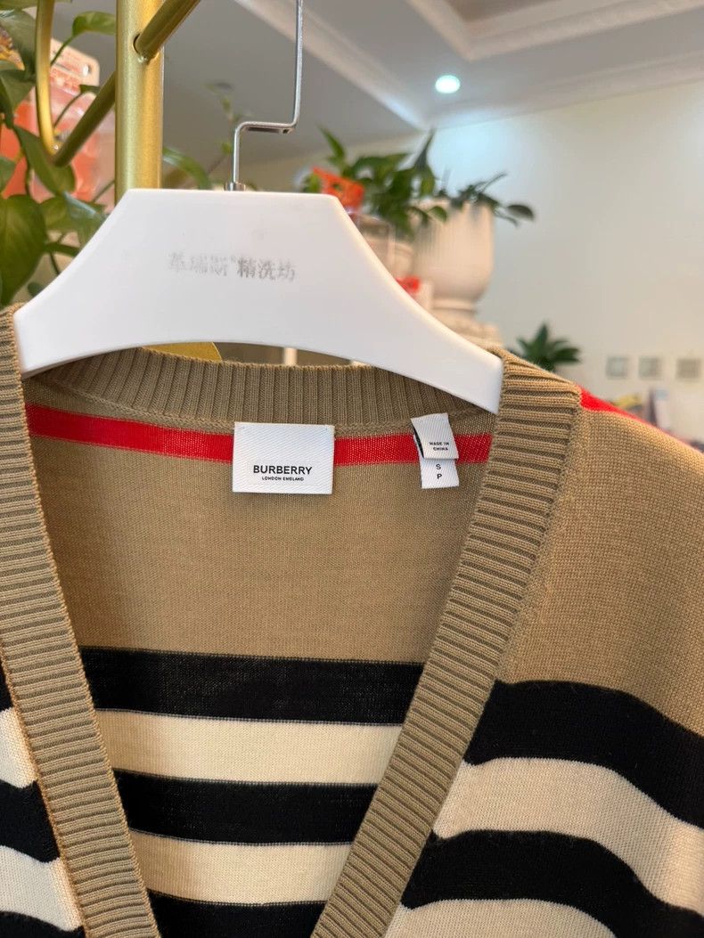 Burberry Burberry Classic Check Cardigan Sweater-yf Size US S / EU 44-46 / 1 - 4 Thumbnail