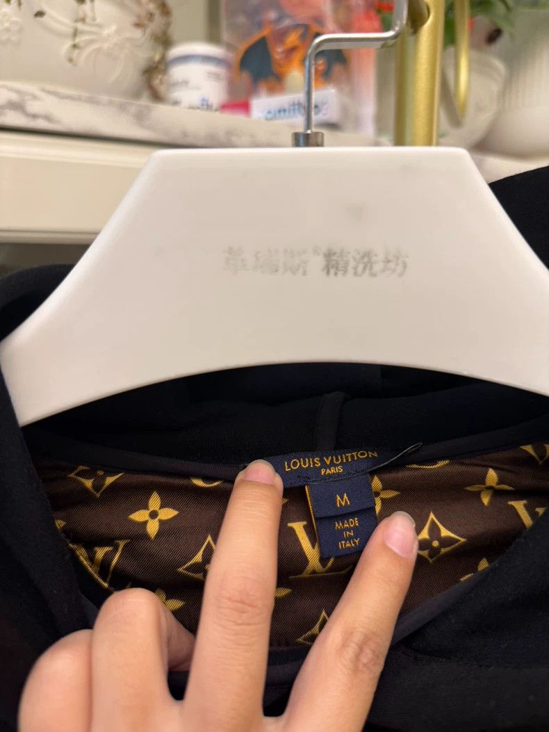 Louis Vuitton Louis Vuitton Letter Print Hoodie Size M-yf Size US M / EU 48-50 / 2 - 3 Thumbnail