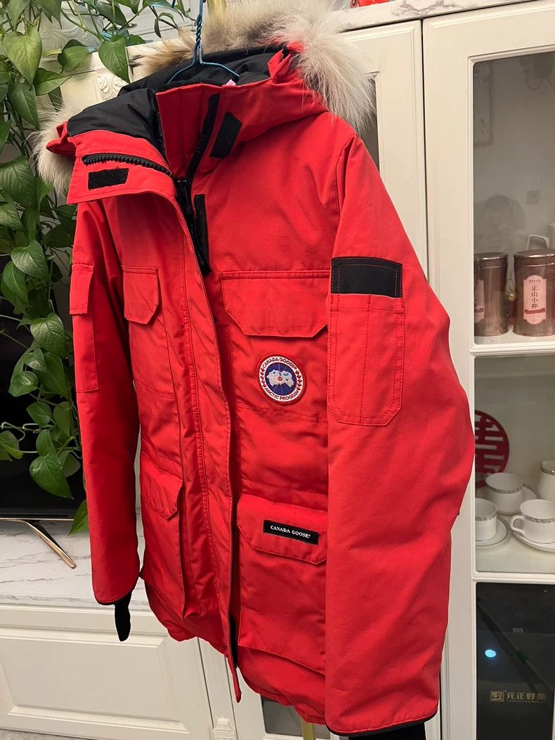 Canada Goose Canada Goose Women's Red Down Parka-yf Size US XS / EU 42 / 0 - 2 Thumbnail