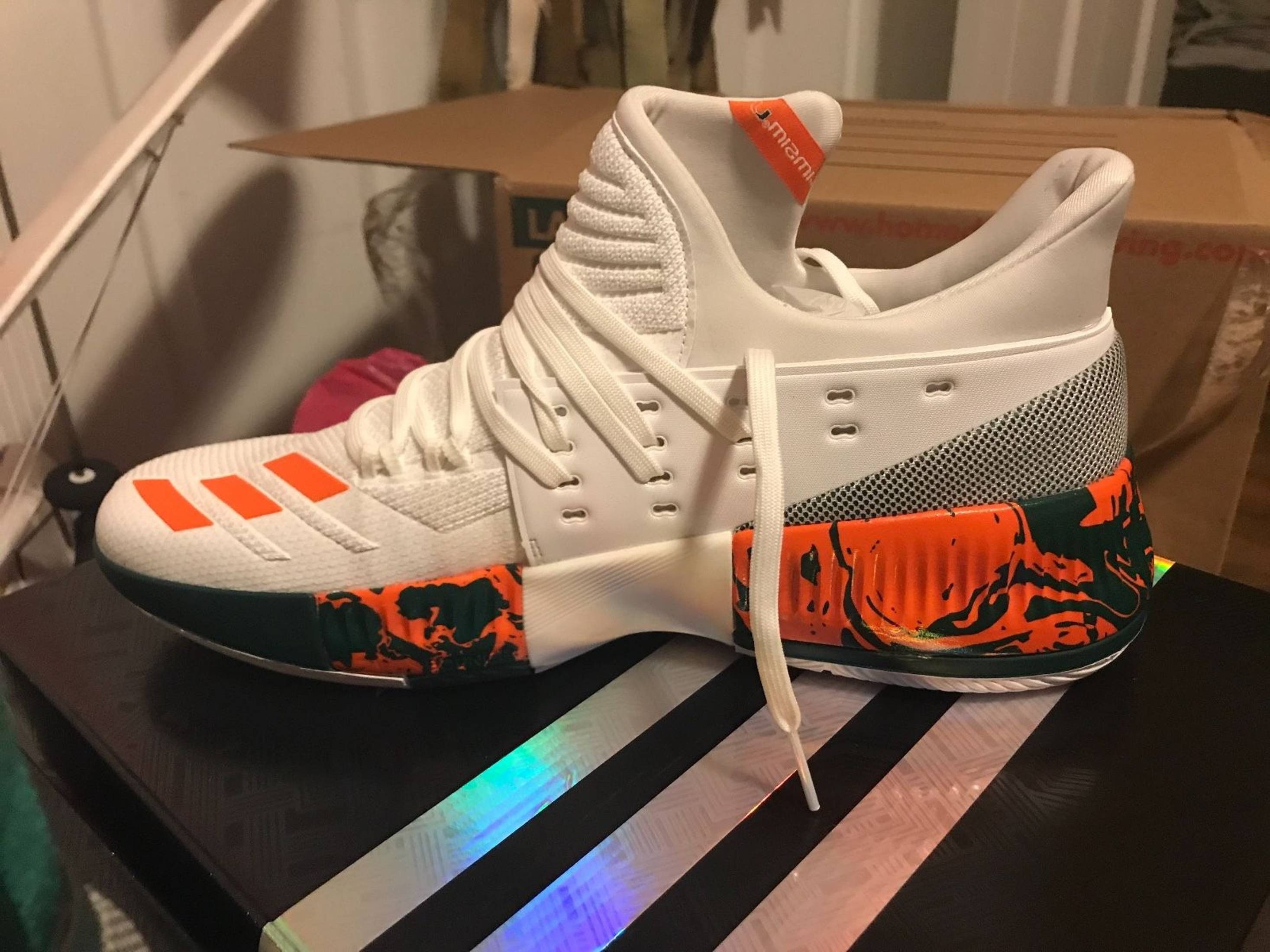Adidas University of Miami NCAA Damian D Lillard 3 March Madness PE Size US 12.5 / EU 45-46 - 2 Thumbnail