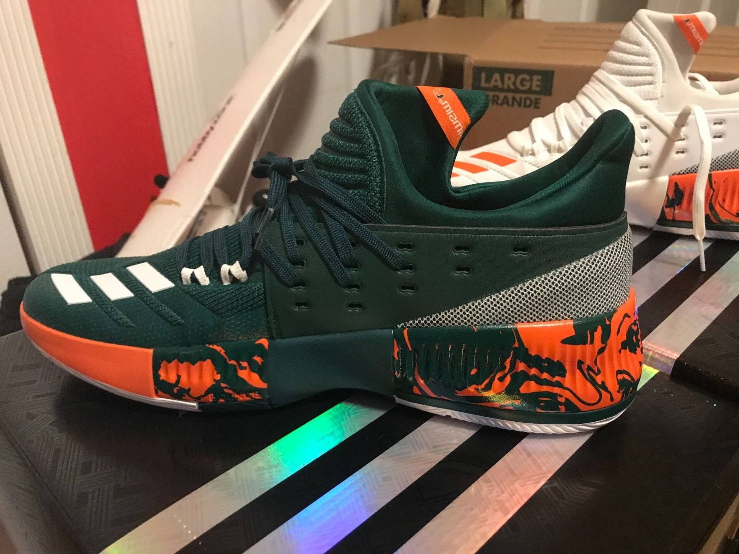 Adidas University of Miami NCAA Damian D Lillard 3 March Madness PE Size US 12.5 / EU 45-46 - 2 Thumbnail