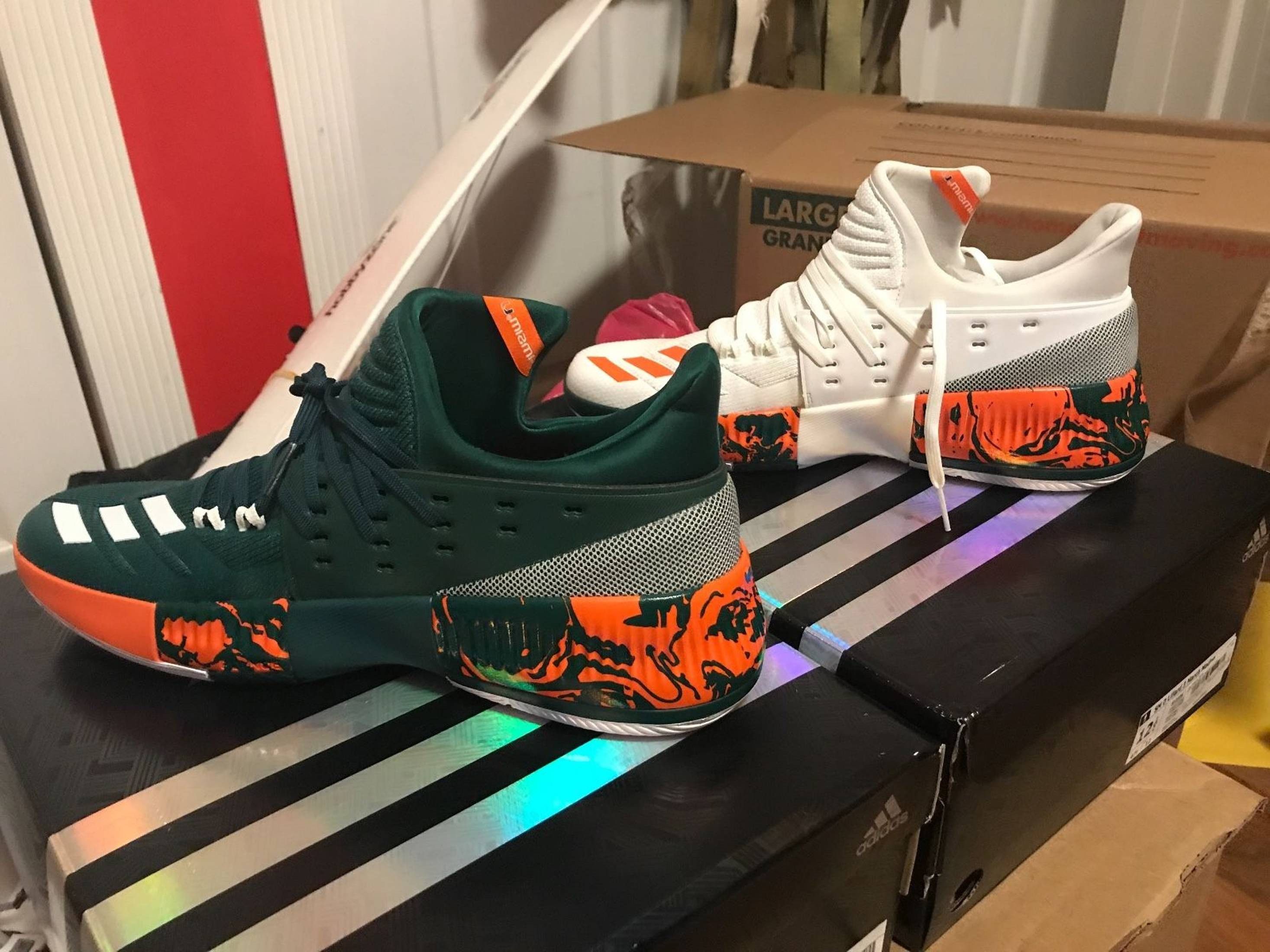 Adidas University of Miami NCAA Damian D Lillard 3 March Madness PE Size US 12.5 / EU 45-46 - 4 Thumbnail