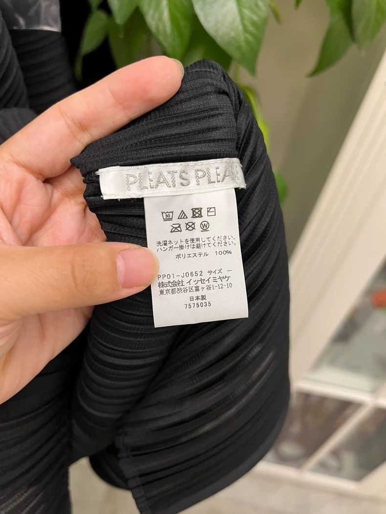Issey Miyake Pleated Black Shawl with Tag, Never Worn-yf Size US M / EU 48-50 / 2 - 5 Thumbnail
