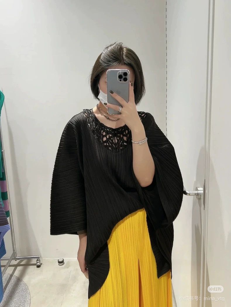 Issey Miyake Pleated Black Shawl with Tag, Never Worn-yf Size US M / EU 48-50 / 2 - 9 Thumbnail
