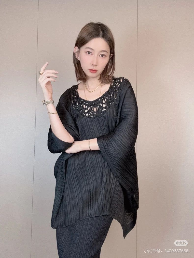 Issey Miyake Pleated Black Shawl with Tag, Never Worn-yf Size US M / EU 48-50 / 2 - 8 Thumbnail