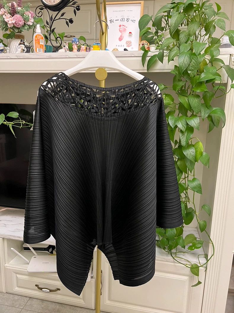 Issey Miyake Pleated Black Shawl with Tag, Never Worn-yf Size US M / EU 48-50 / 2 - 7 Thumbnail