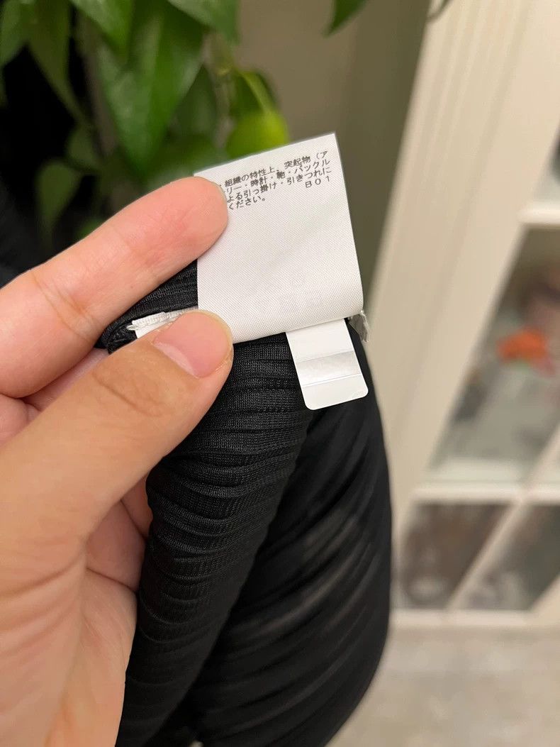 Issey Miyake Pleated Black Shawl with Tag, Never Worn-yf Size US M / EU 48-50 / 2 - 6 Thumbnail