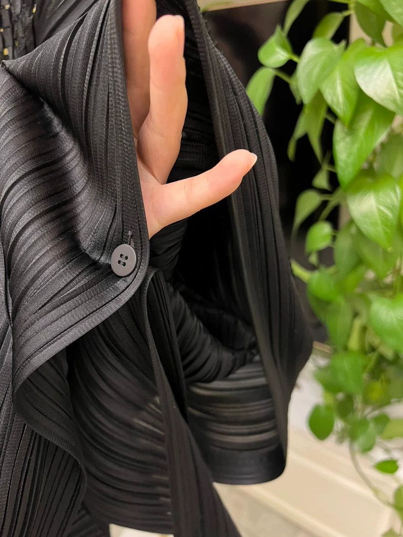 Issey Miyake Pleated Black Shawl with Tag, Never Worn-yf Size US M / EU 48-50 / 2 - 4 Thumbnail
