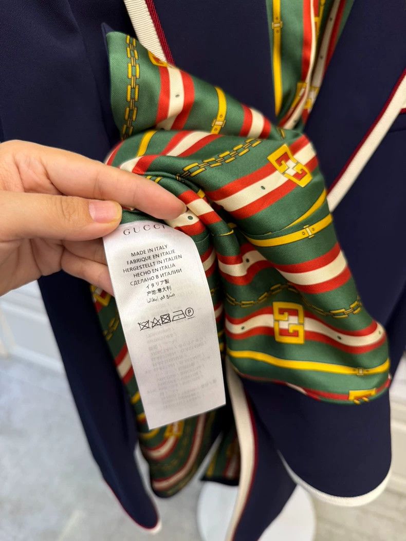 Gucci Gucci Navy Blazer with White Trim-yf Size US M / EU 48-50 / 2 - 4 Thumbnail