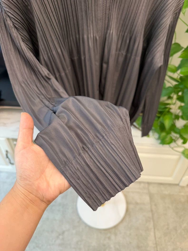 Issey Miyake Fashionable Puff Cardigan in Dark Gray-yf Size US M / EU 48-50 / 2 - 3 Thumbnail