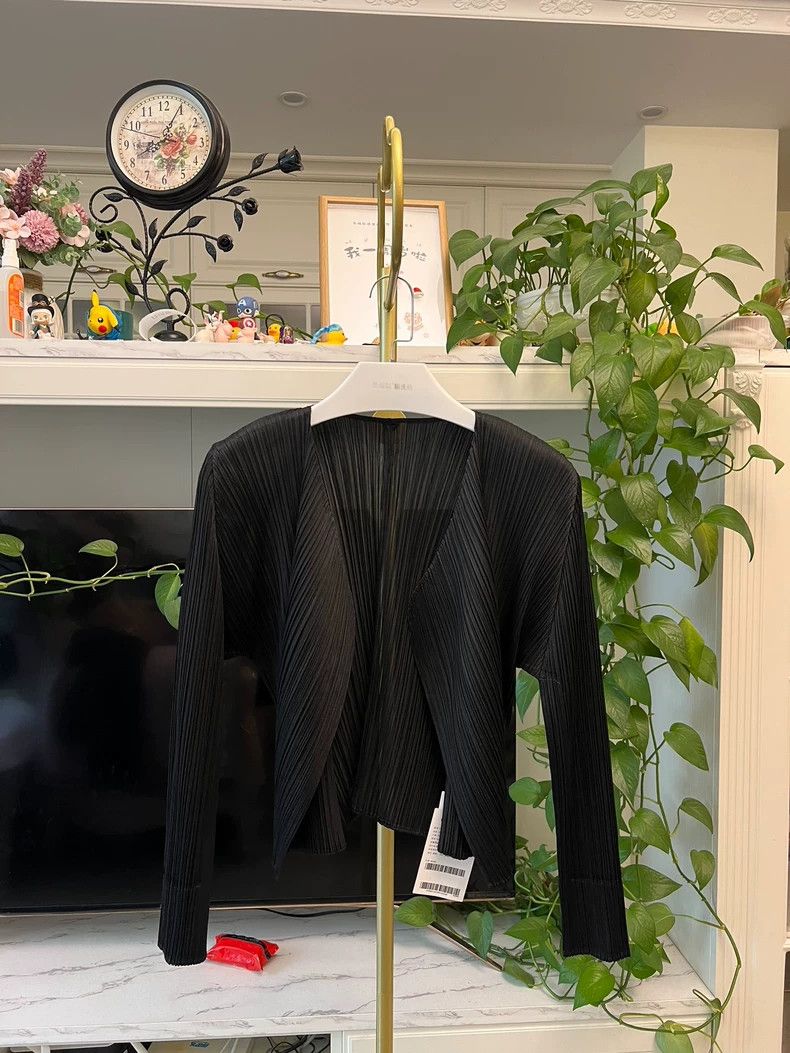 Issey Miyake Issey Miyake Black Pleated Cardigan Jacket-yf Size US M / EU 48-50 / 2 - 2 Thumbnail