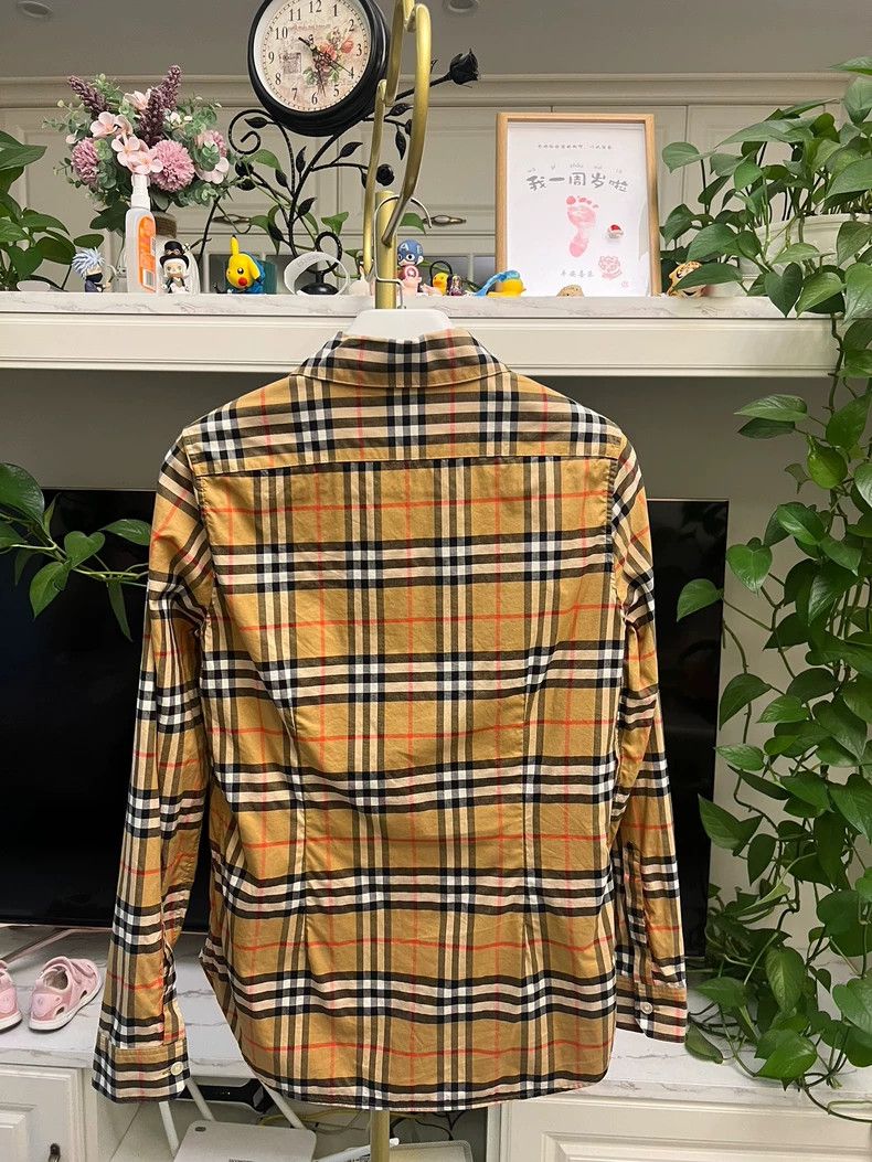 Burberry Burberry Classic Check Pattern Shirt for Women-yf Size US M / EU 48-50 / 2 - 6 Thumbnail