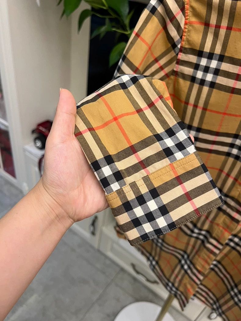 Burberry Burberry Classic Check Pattern Shirt for Women-yf Size US M / EU 48-50 / 2 - 2 Thumbnail