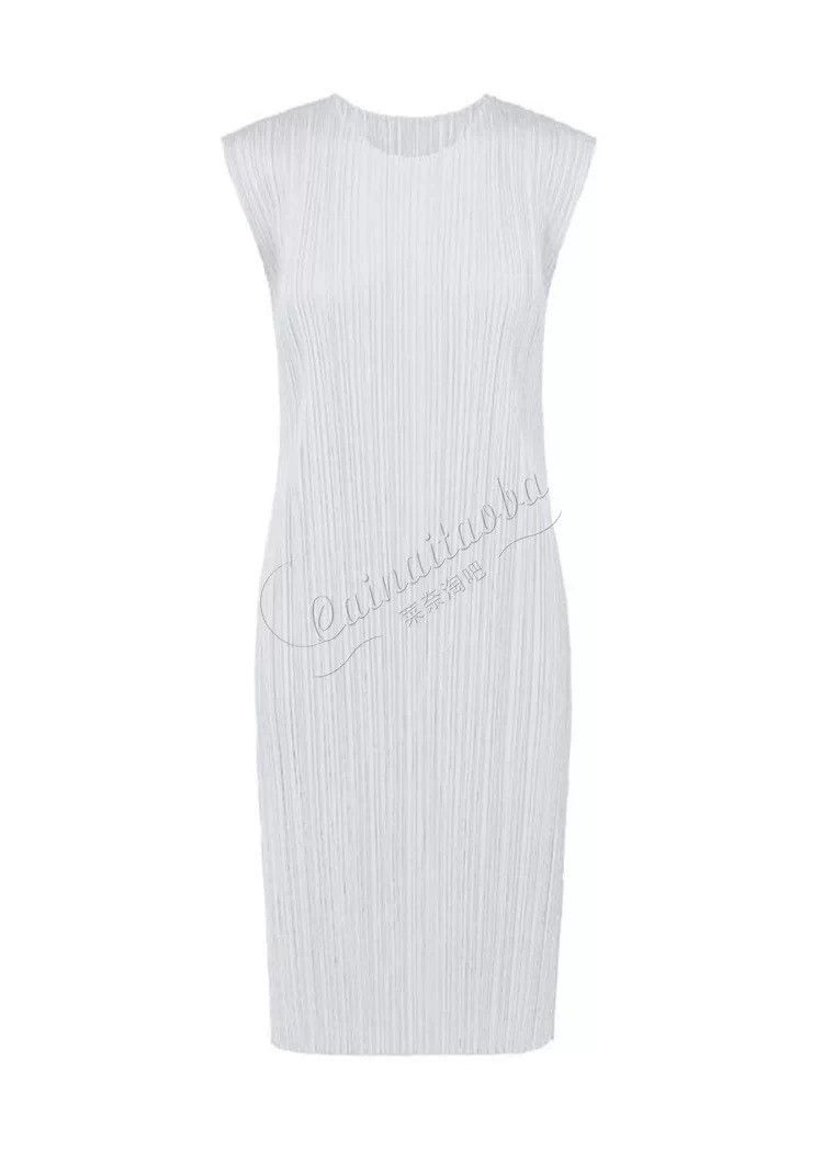 Issey Miyake Issey Miyake Pleated Dress in Light Gray-yf Size US M / EU 48-50 / 2 - 2 Thumbnail