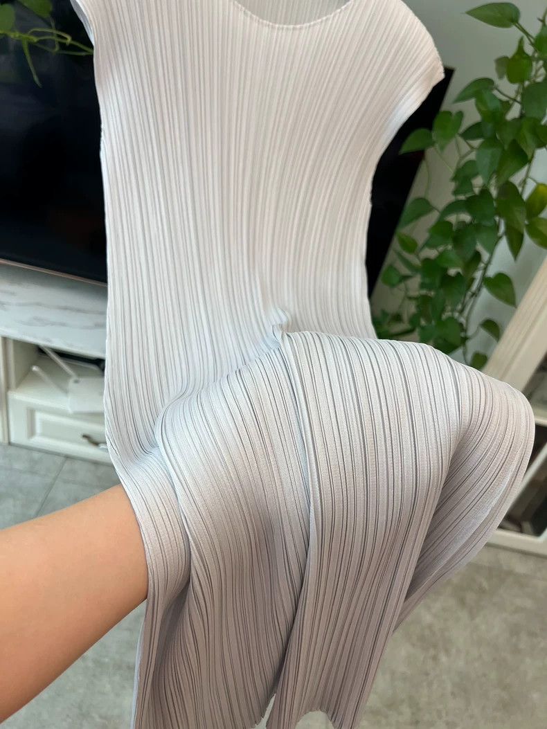 Issey Miyake Issey Miyake Pleated Dress in Light Gray-yf Size US M / EU 48-50 / 2 - 3 Thumbnail
