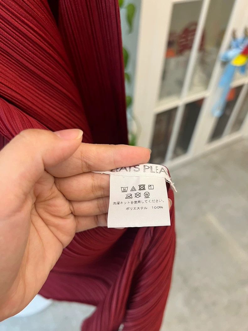 Issey Miyake Issey Miyake Red Cardigan Slightly Worn-yf Size US M / EU 48-50 / 2 - 5 Thumbnail