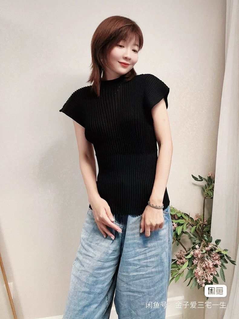 Issey Miyake Light Gray Seamless Knitted Top, Brand New-yf Size US M / EU 48-50 / 2 - 8 Thumbnail
