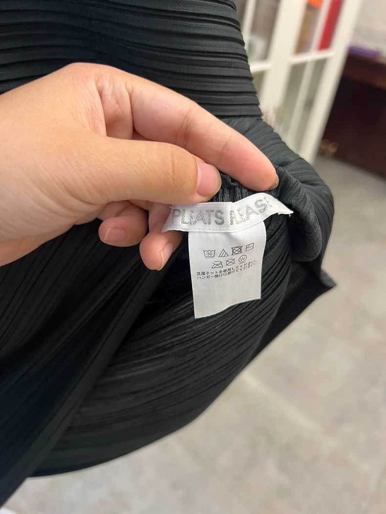 Issey Miyake Issey Miyake Pleated Top in Dark Gray-yf Size US M / EU 48-50 / 2 - 3 Thumbnail