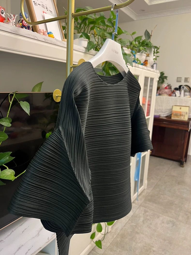 Issey Miyake Issey Miyake Pleated Top in Dark Gray-yf Size US M / EU 48-50 / 2 - 2 Thumbnail