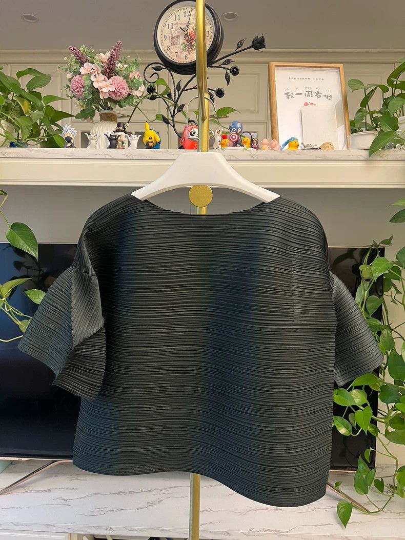 Issey Miyake Issey Miyake Pleated Top in Dark Gray-yf Size US M / EU 48-50 / 2 - 6 Thumbnail