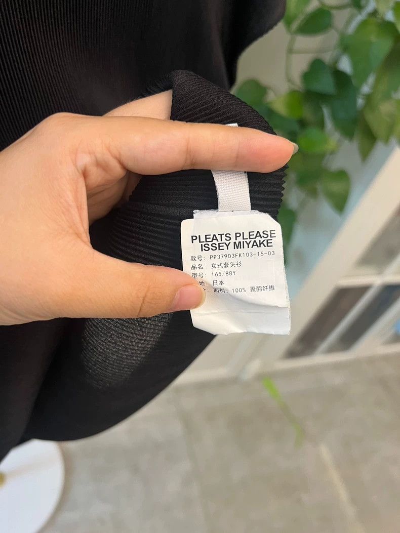 Issey Miyake Issey Miyake Black Pleated Round Neck Top-yf Size US M / EU 48-50 / 2 - 4 Thumbnail