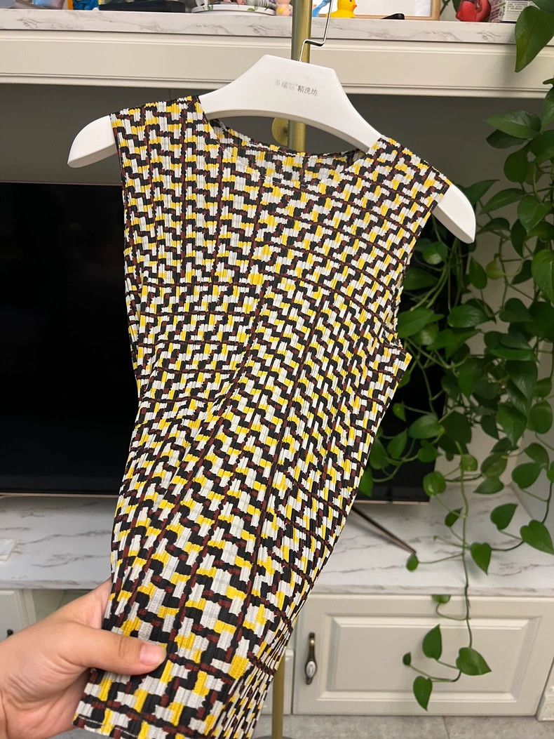 Issey Miyake Issey Miyake Sleeveless Vest Mosaic Design-yf Size US M / EU 48-50 / 2 - 2 Thumbnail