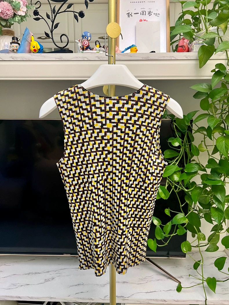 Issey Miyake Issey Miyake Sleeveless Vest Mosaic Design-yf Size US M / EU 48-50 / 2 - 6 Thumbnail