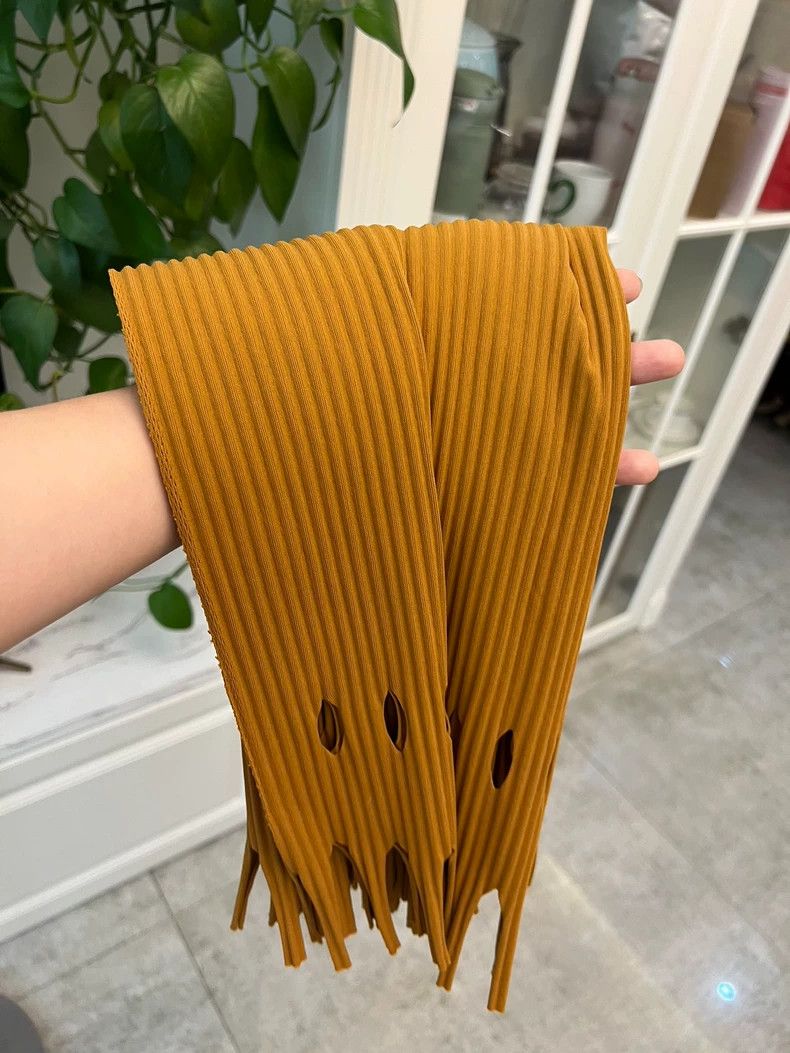 Issey Miyake Three-dimensional yellow sleeveless top with fringes-yf Size US M / EU 48-50 / 2 - 6 Thumbnail