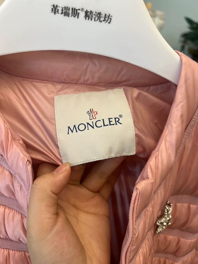 Moncler Moncler Short Down Jacket with Pin-yf Size US XS / EU 42 / 0 - 5 Thumbnail