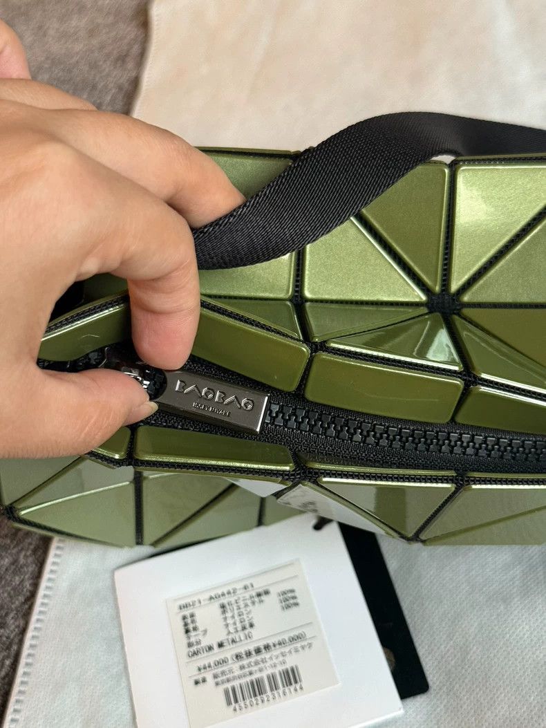 Issey Miyake Issey Miyake Crossbody Bag in Khaki Green-yf Size ONE SIZE - 5 Thumbnail