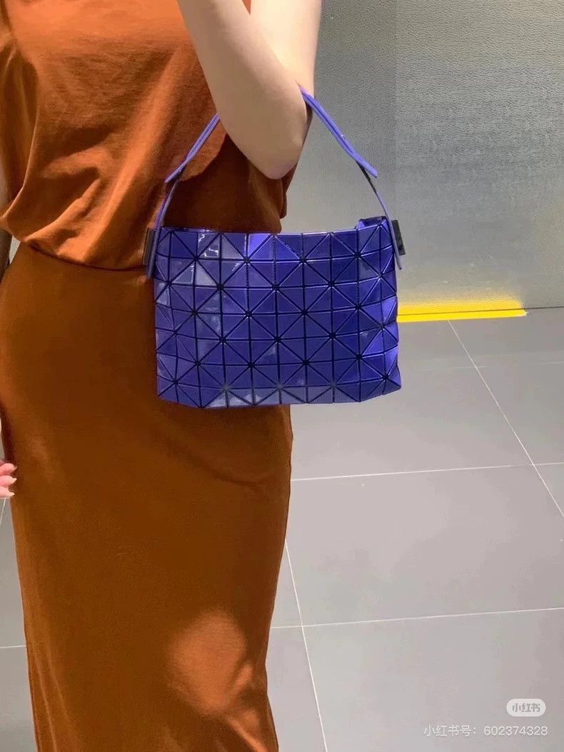 Issey Miyake Issey Miyake Small Baguette Bag in Blue-yf Size ONE SIZE - 9 Thumbnail