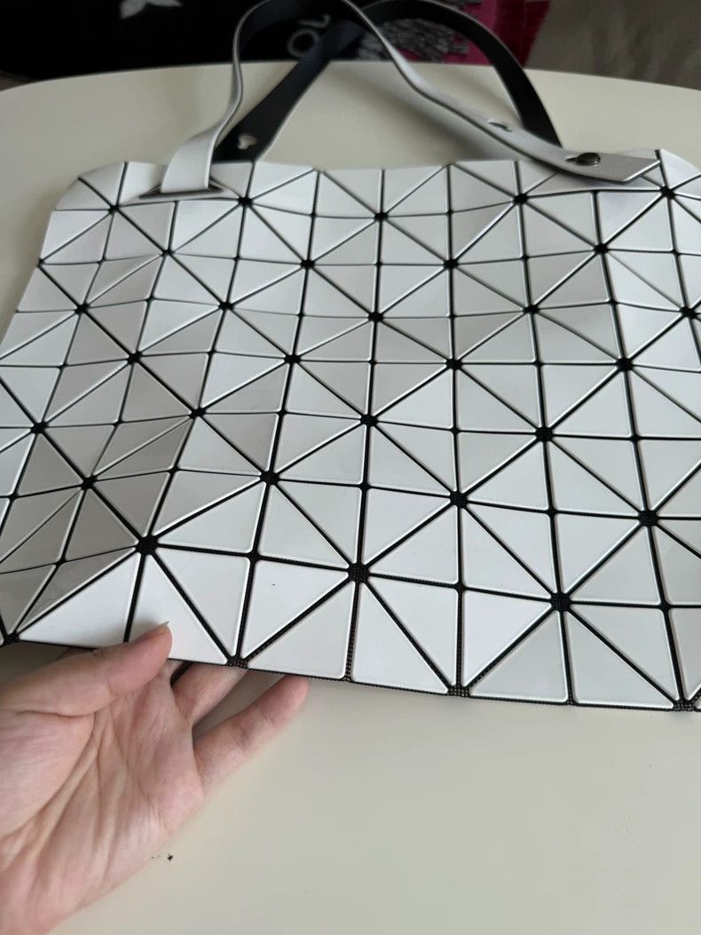 Issey Miyake Issey Miyake Rock Handbag in White-yf Size ONE SIZE - 4 Thumbnail