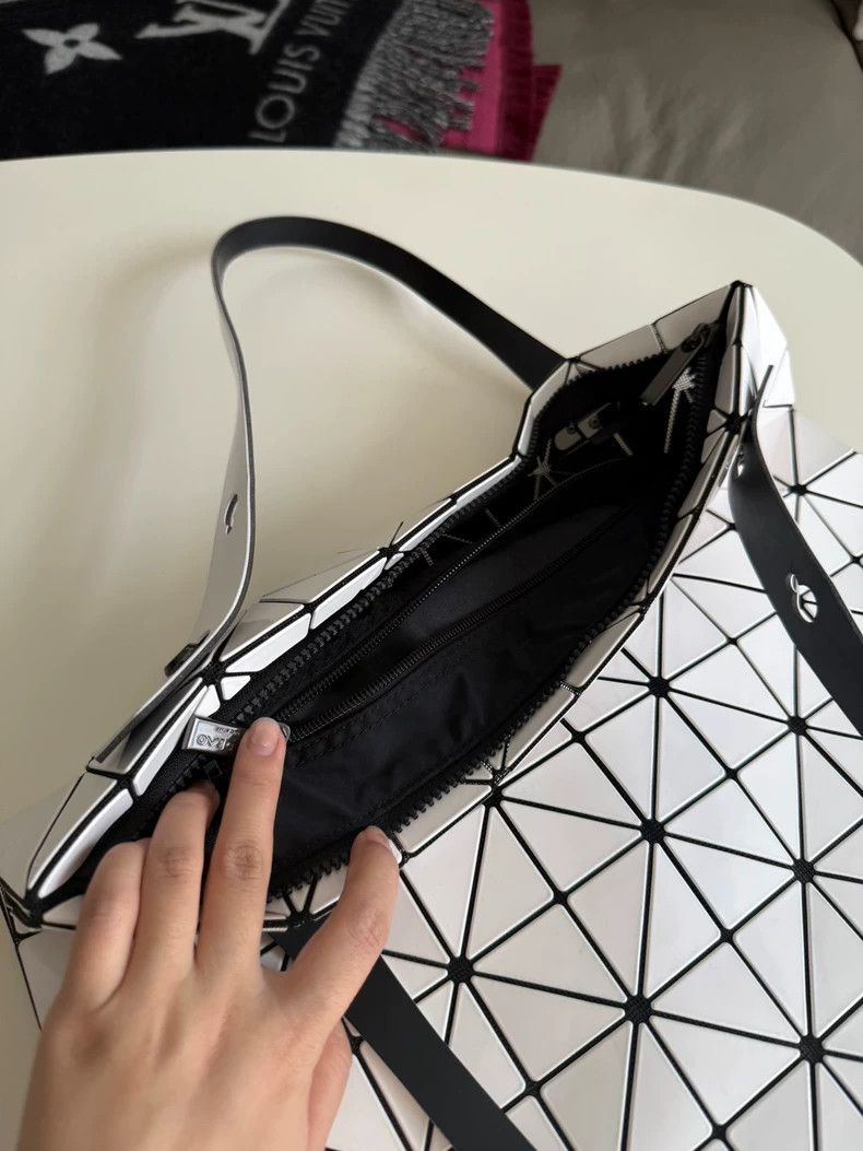 Issey Miyake Issey Miyake Rock Handbag in White-yf Size ONE SIZE - 7 Thumbnail