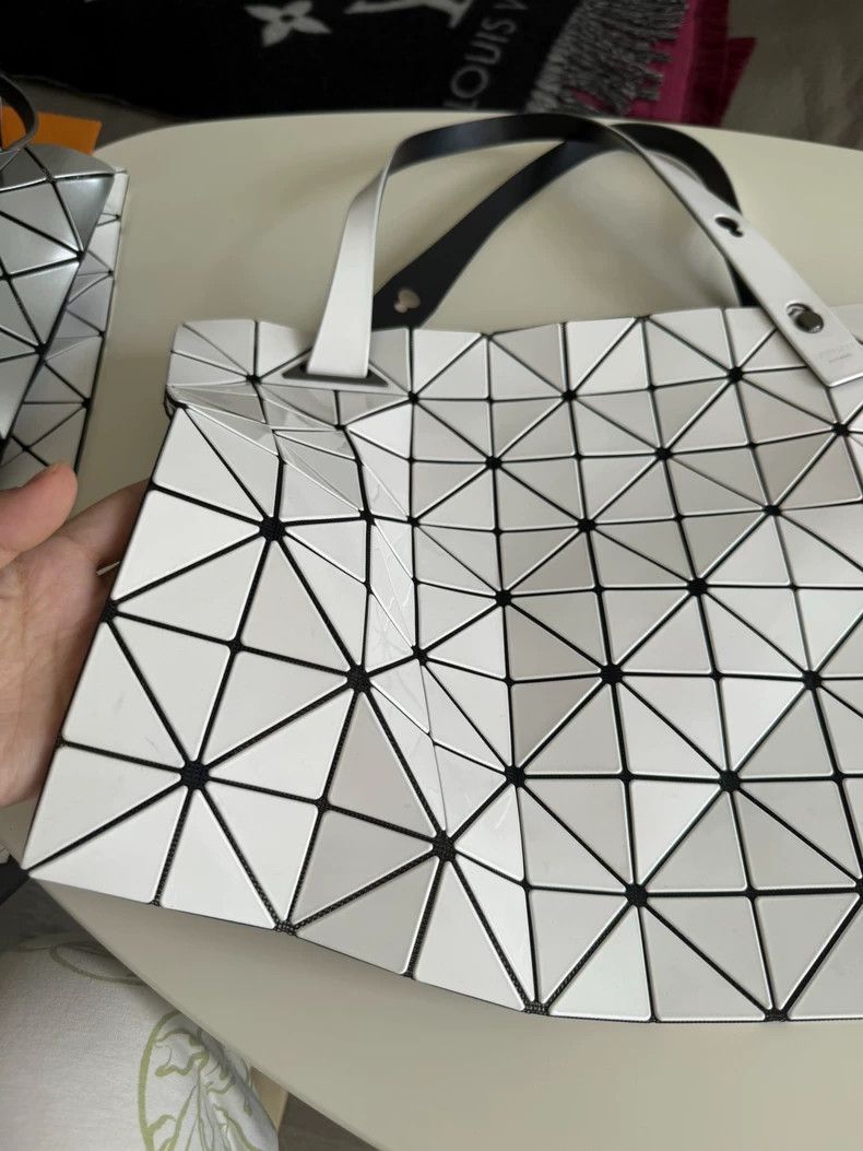 Issey Miyake Issey Miyake Rock Handbag in White-yf Size ONE SIZE - 6 Thumbnail