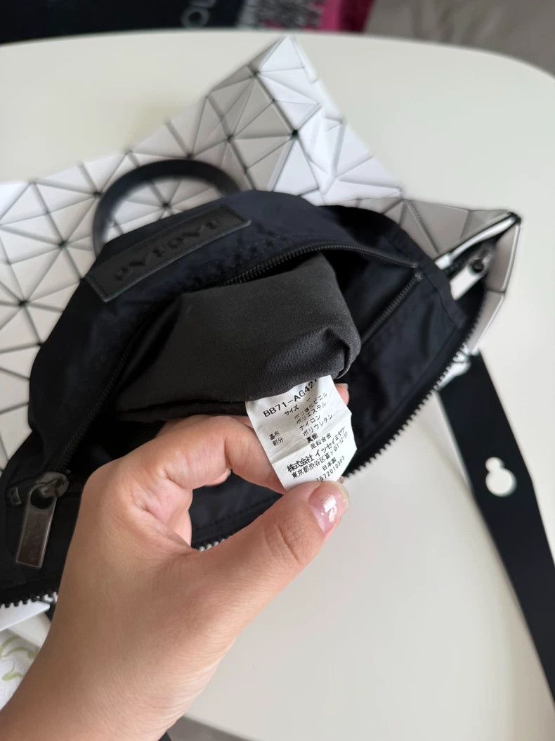 Issey Miyake Issey Miyake Rock Handbag in White-yf Size ONE SIZE - 8 Thumbnail