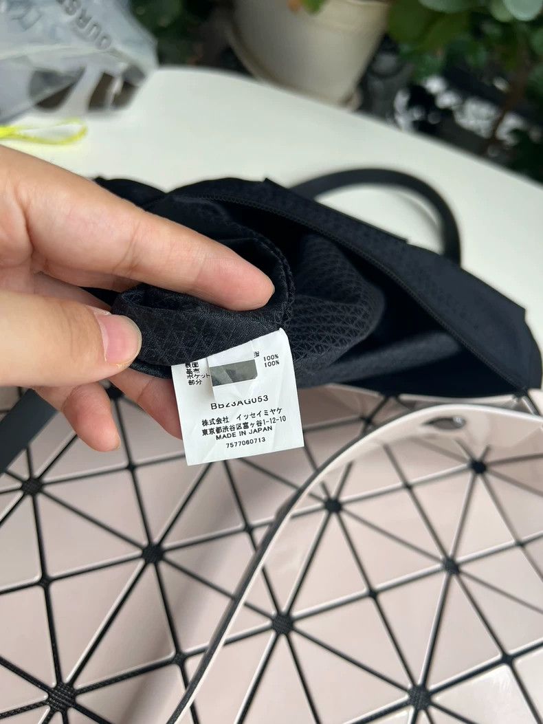 Issey Miyake Issey Miyake Tote Bag with Black Accents-yf Size ONE SIZE - 7 Thumbnail