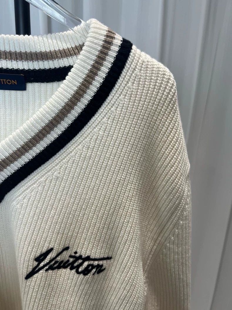 Louis Vuitton Louis Vuitton V-Neck Knit Sweater for Fall-yf Size US L / EU 52-54 / 3 - 5 Thumbnail