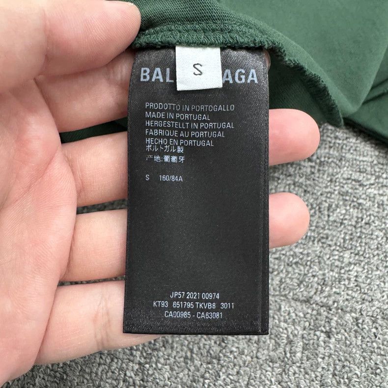 Balenciaga Balenciaga Short Sleeve Distressed T-Shirt-yf Size US S / EU 44-46 / 1 - 5 Thumbnail