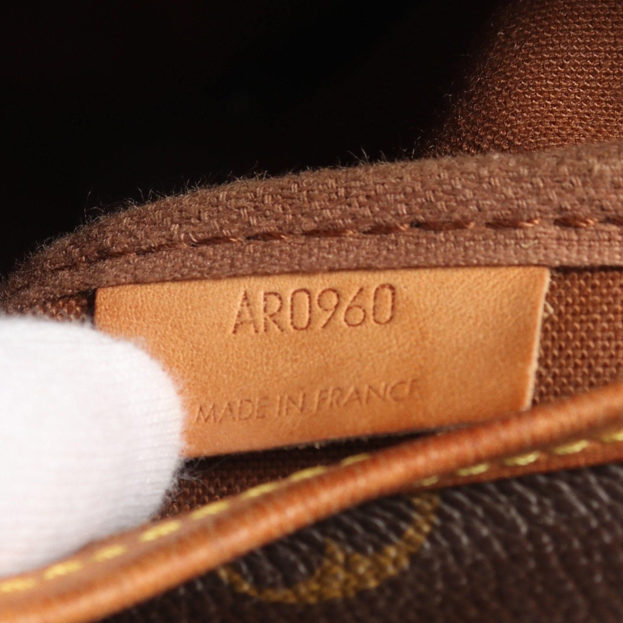 Louis Vuitton Louis Vuitton Saumur 35 Monogram Shoulder Bag Leather Brown Size ONE SIZE - 5 Thumbnail
