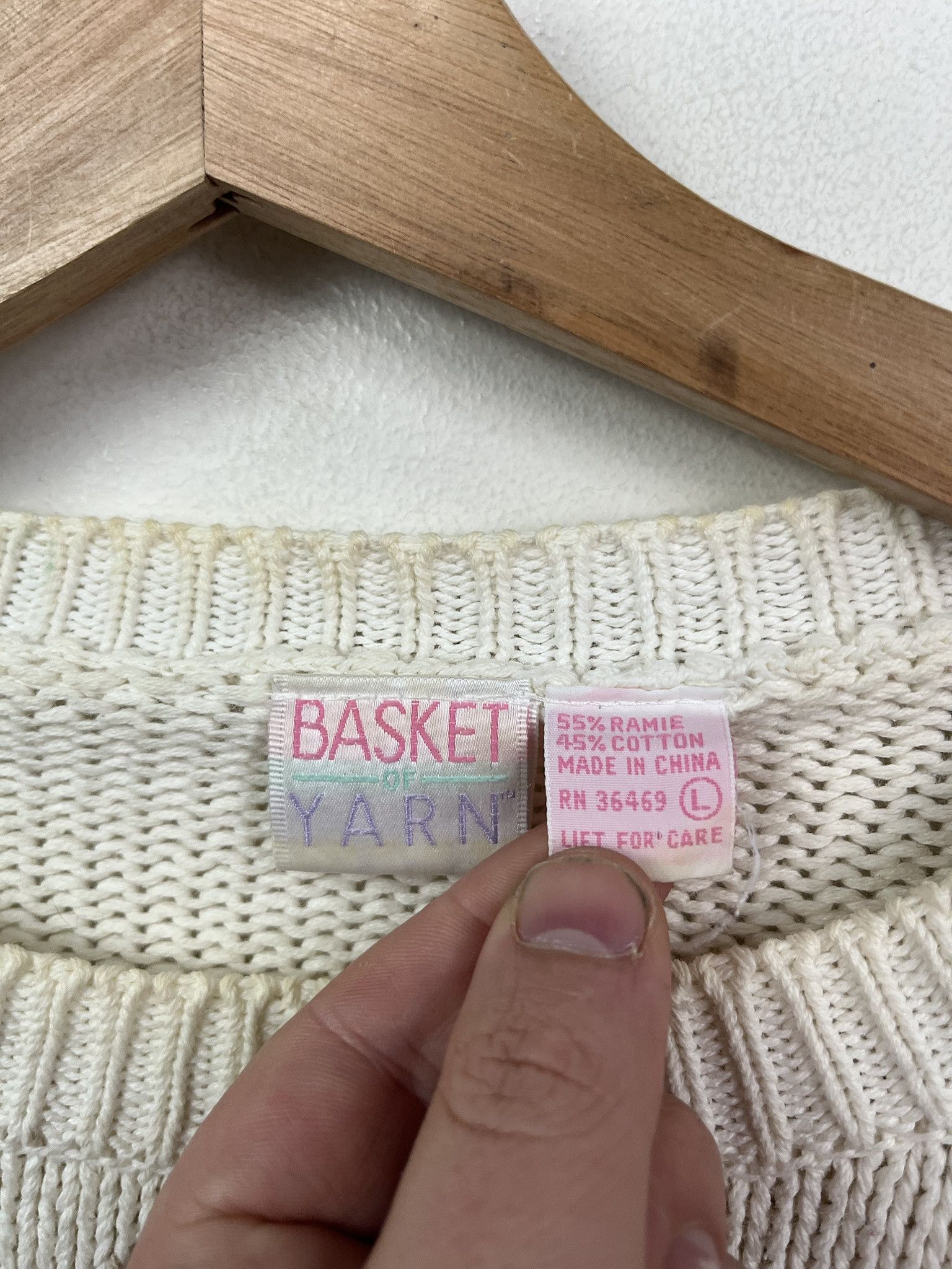 Other Vintage 1990s Basket of Yarn Pink Trim Thick Knit Sweater Size S (L Womens) Size US S / EU 44-46 / 1 - 2 Thumbnail