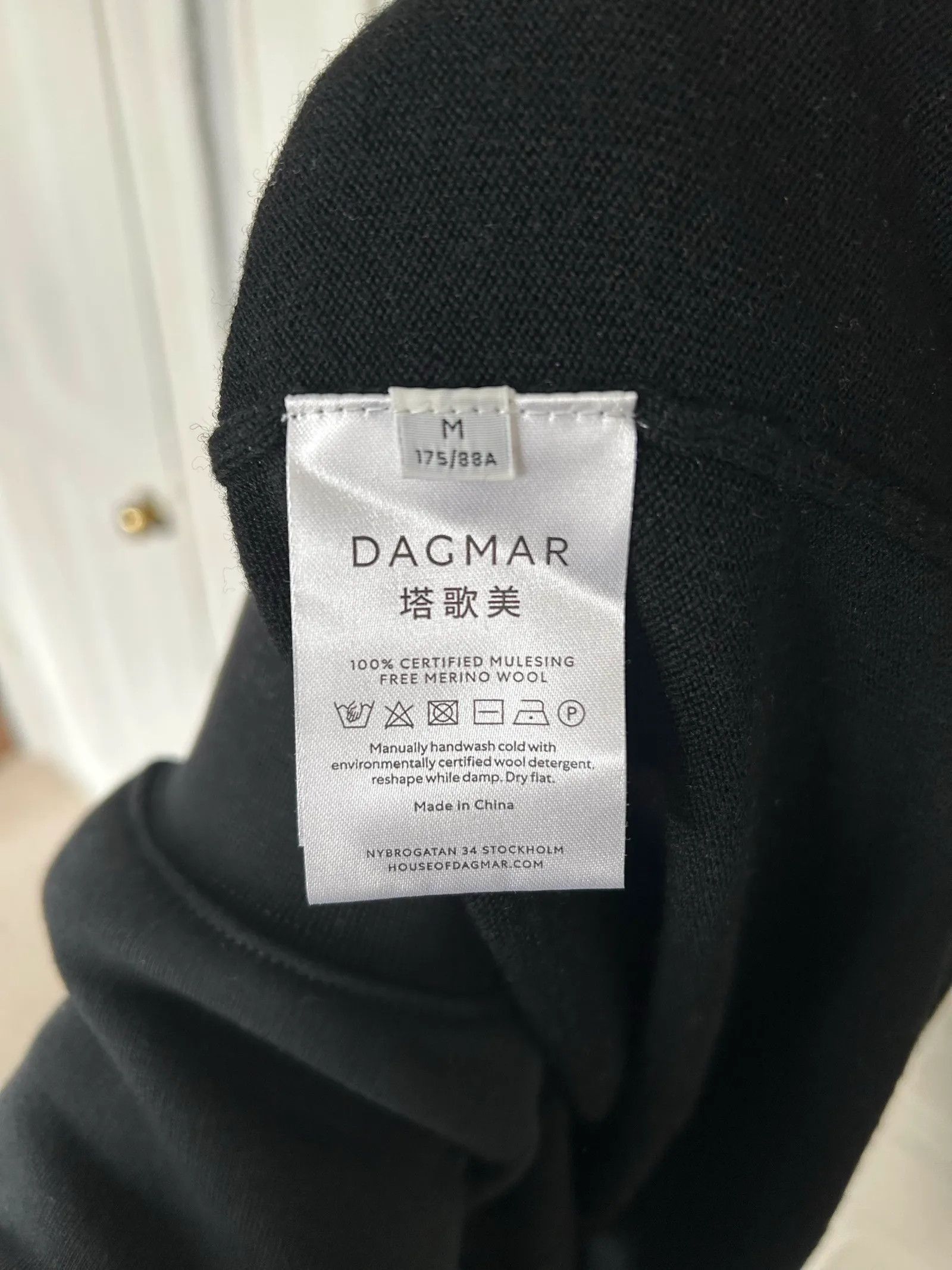 Dagmar Dagmar Merino v-neck dress Dress Size M / US 6-8 / IT 42-44 - 4 Thumbnail