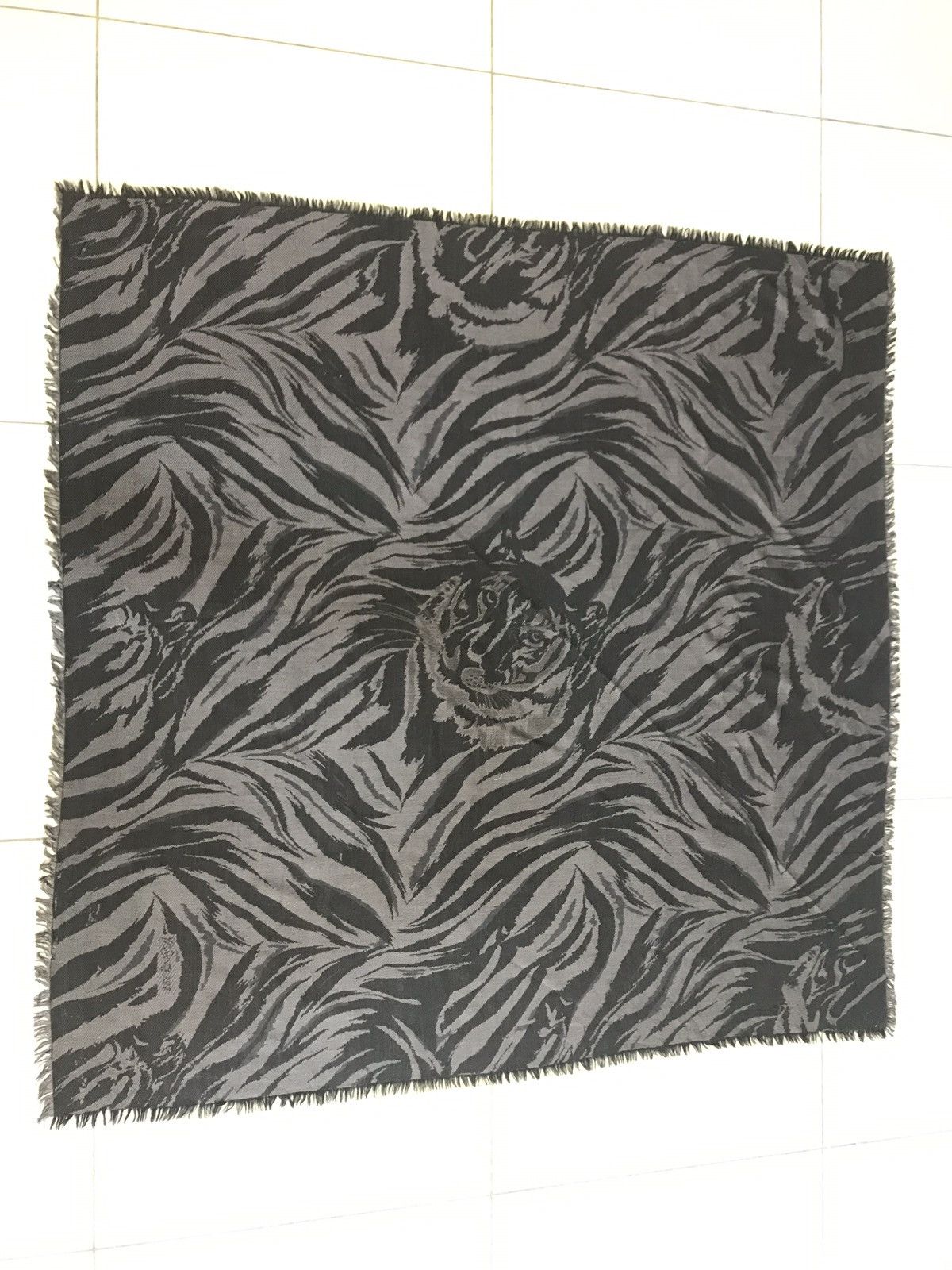 Yves Saint Laurent Yves Saint Laurent Silk Wool Large Scarf Pareo Foulards Size ONE SIZE - 2 Thumbnail