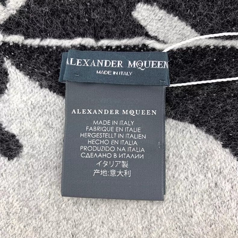 Alexander McQueen Alexander McQueen Gray Skull Scarf Size ONE SIZE - 7 Thumbnail