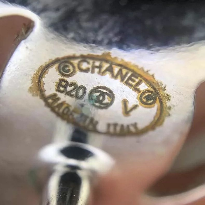 Chanel Chanel Pearl Pendant Earrings with Diamond Details Size ONE SIZE - 6 Thumbnail