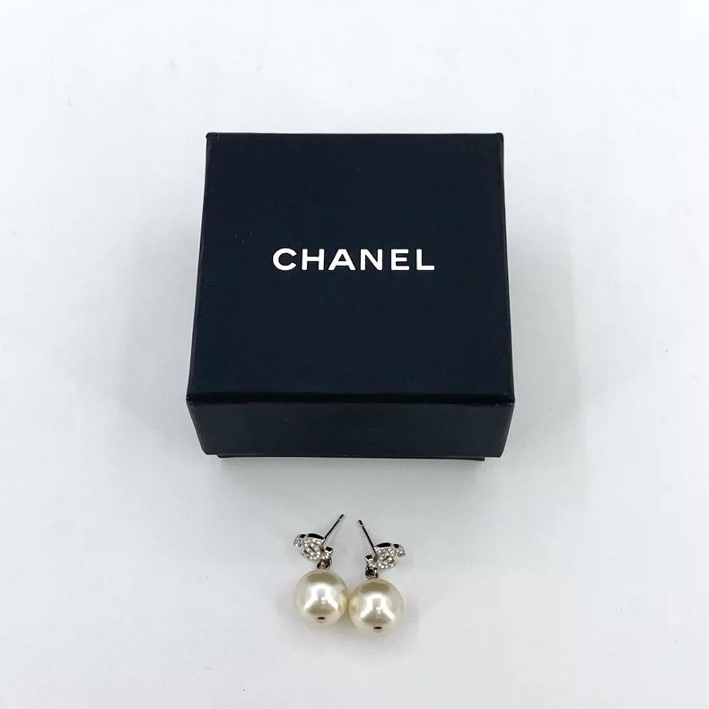 Chanel Chanel Pearl Pendant Earrings with Diamond Details Size ONE SIZE - 7 Thumbnail