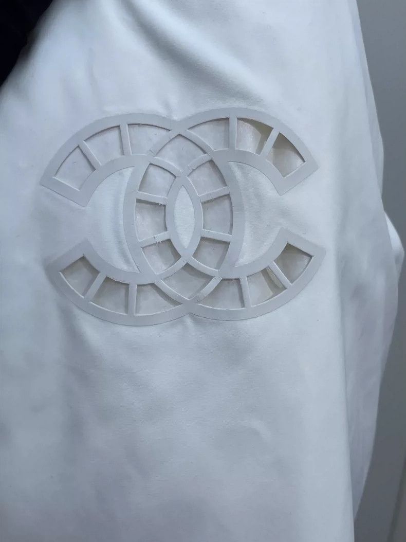 Chanel Chanel White Logo Down Jacket Size M / US 6-8 / IT 42-44 - 3 Thumbnail