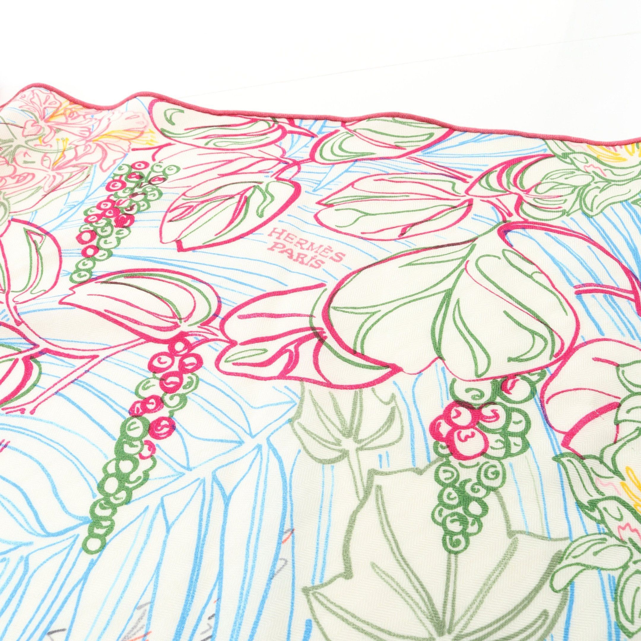 Hermes Hermes Triangle Geant Flamingo Party Coloriage Scarf Cashmere Silk Light Beige Multicolor Size ONE SIZE - 6 Thumbnail