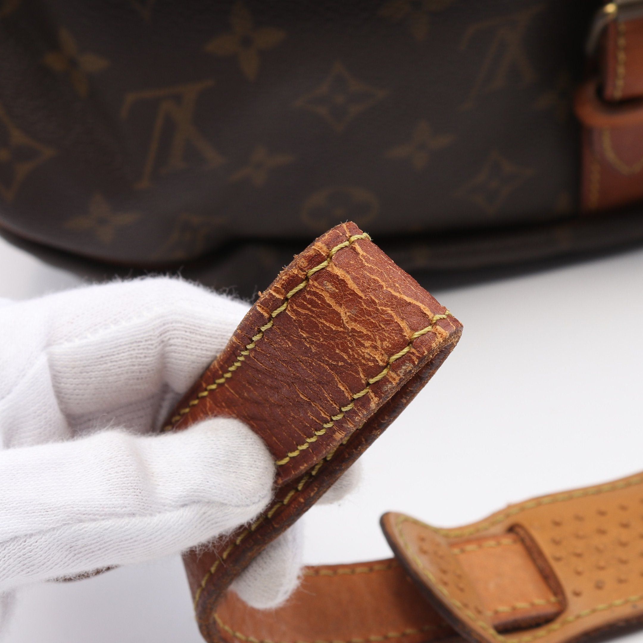 Louis Vuitton Louis Vuitton Saumur 35 Monogram Shoulder Bag Leather Brown Size ONE SIZE - 9 Thumbnail