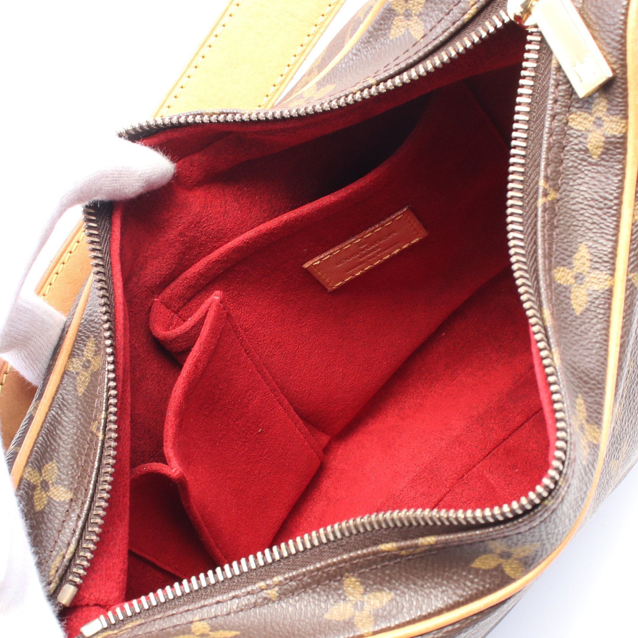 Louis Vuitton Louis Vuitton Croissant Mm Monogram Shoulder Bag Leather Brown Size ONE SIZE - 3 Thumbnail